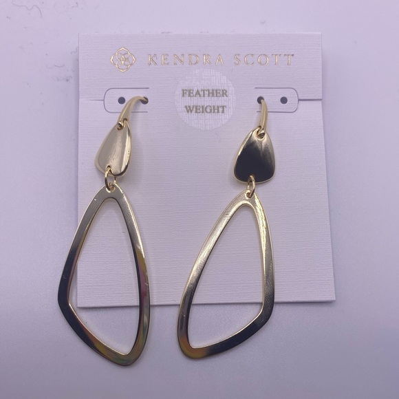 Kendra Scott Jewelry - NWT 💖KENDRA SCOTT💖 Kira featherweight gold earrings